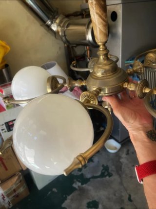 Lámpara antigua con 5 globos de cristal opalino
