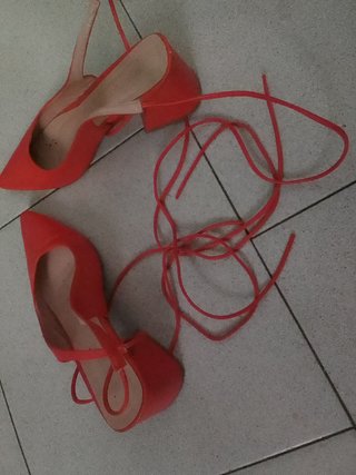 Scarpe rosse con lacci gambe tg 38
