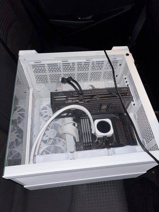 PC Gaming ASUS Blanco y Negro