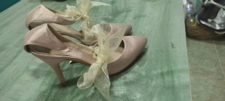 Zapatos de tacón beige/rosa con lazo