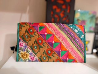 Bolso de mano bordado