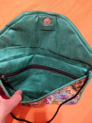 Bolso de mano bordado
