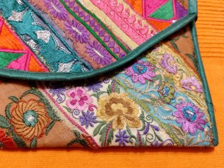 Bolso de mano bordado