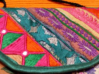 Bolso de mano bordado