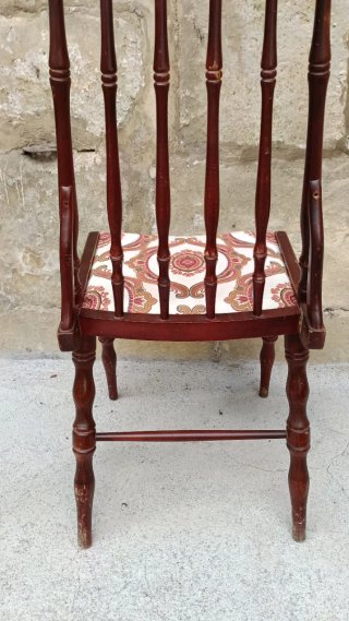 Sedia in legno vintage con stampa