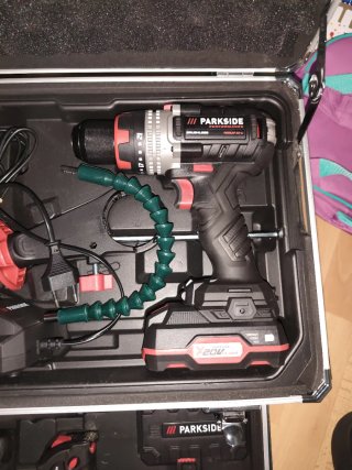 Taladro Parkside con maletín y accesorios