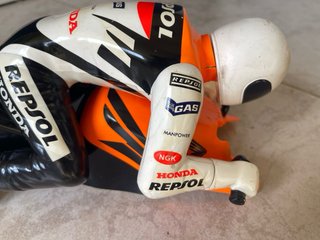 Piloto RC Repsol Honda Nitro