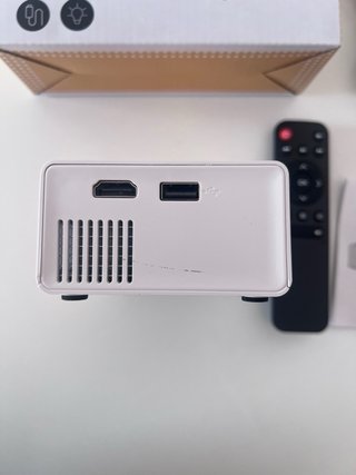 Mini proyector LED multimedia