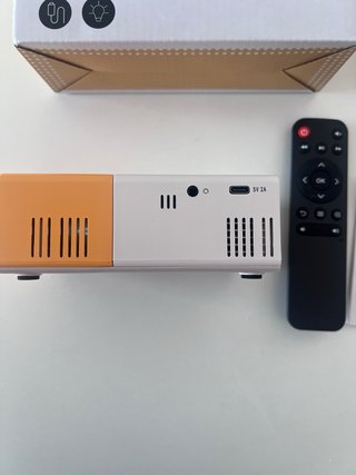 Mini proyector LED multimedia