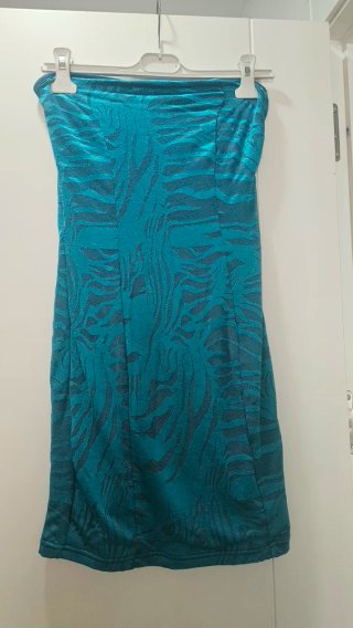 Vestidos verdes elegantes con drapeado.