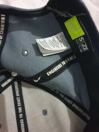 Gorra Nike Gris y Blanca Talla Única