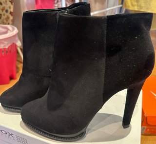 Botines de tacón negros