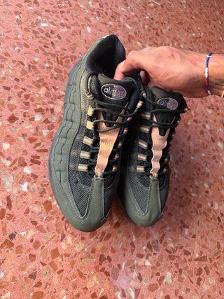 Nike Air Max 95 Verde Oliva y Dorado
