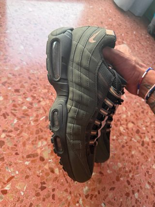 Nike Air Max 95 Verde Oliva y Dorado