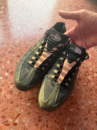 Nike Air Max 95 Verde Oliva y Dorado