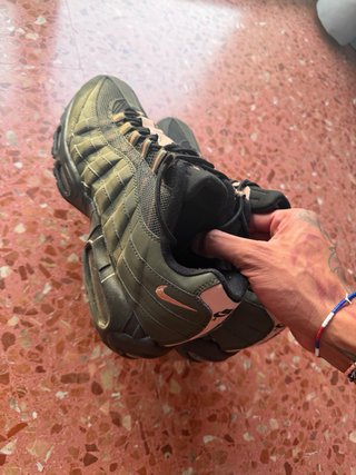 Nike Air Max 95 Verde Oliva y Dorado