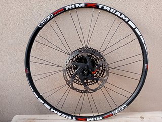 26,QR10 x135 rueda trasera con buje Shimano nuevo