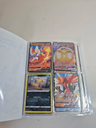 Álbum y 150 Cartas Pokémon