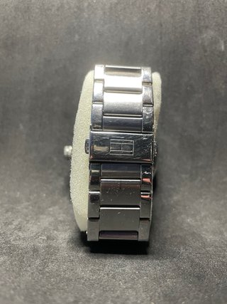 Reloj Tommy Hilfiger Negro y Plateado