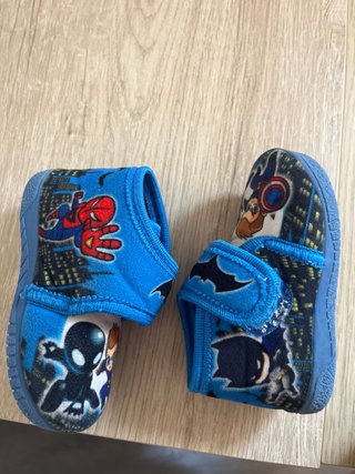 Zapatillas casa niño superhéroes Talla 23