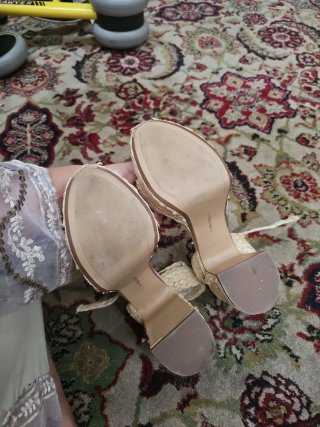 Sandalias de tacón beige de rafia