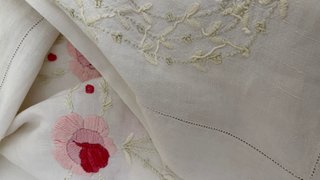 Tovaglia lino vintage anni '60 ricamata a mano