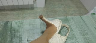 Zapatos de tacón beige y dorado