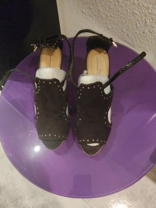 Sandalias Negras Tachuelas de bershka,
