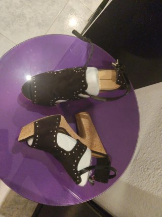 Sandalias Negras Tachuelas de bershka,
