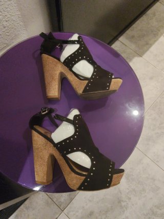 Sandalias Negras Tachuelas de bershka,