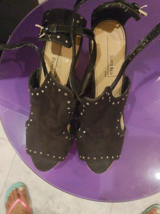 Sandalias Negras Tachuelas de bershka,