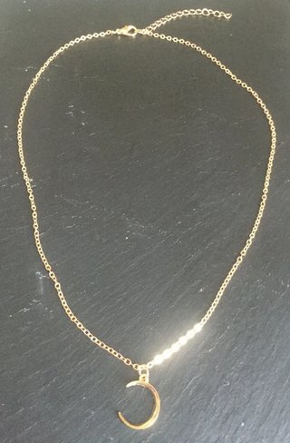 Collar gargantilla dorado luna invertida. NUEVO.