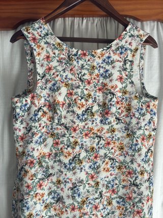 Vestido Zara floral con volante azul