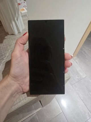 Samsung Galaxy S24 Ultra con caja