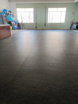 Pavimento Caucho Gimnasio/Salas de Juego