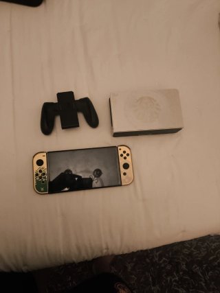 Nintendo Switch OLED Edición Oro y Verde