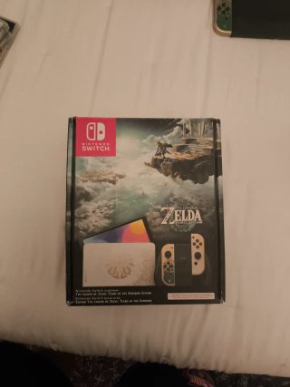 Nintendo Switch OLED Edición Oro y Verde