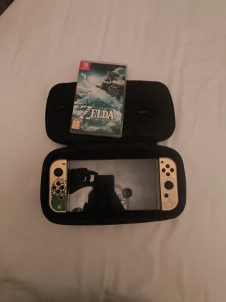 Nintendo Switch OLED Edición Oro y Verde