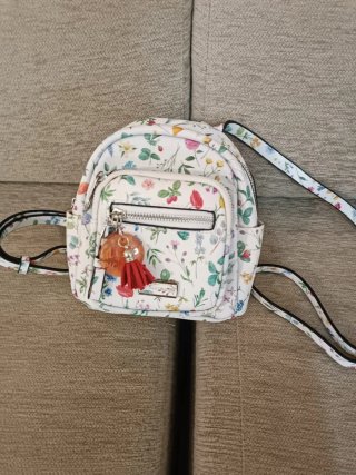 Mochila Parfois niña floral pequeña. No escolar.