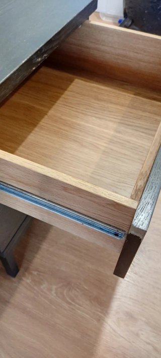 Mesita de noche de madera