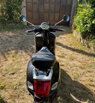 Vespa GTS 125 Negra