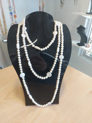 Collar de perlas blancas, liquidación tienda