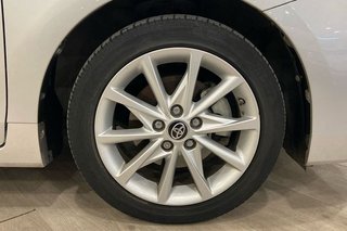 Toyota Prius   + Advance