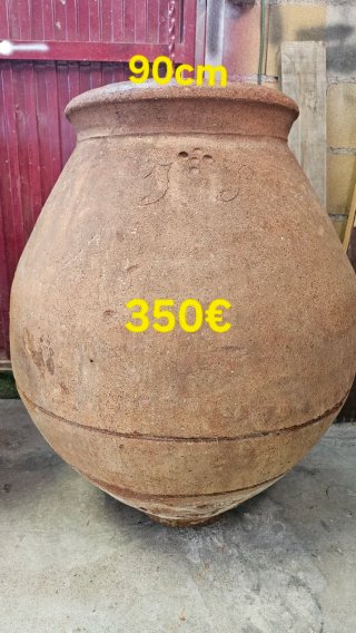 Antiguas tinajas de barro