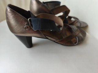 Sandalias Hispanitas Talla 39 doradas y marrones