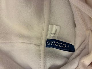 Sudadera blanca H&M con estampado moderno