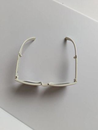 Gafas de sol plegables para niña. Color  blanco.