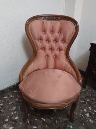 Sillón vintage rosa tapizado