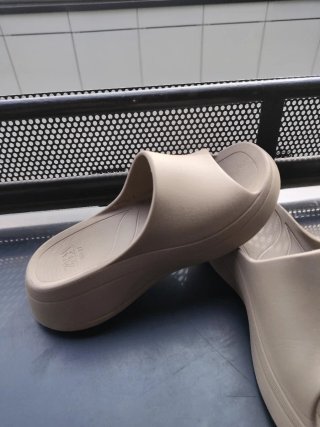 Ciabatte beige comode