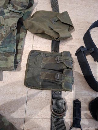 Equipamiento militar camuflaje